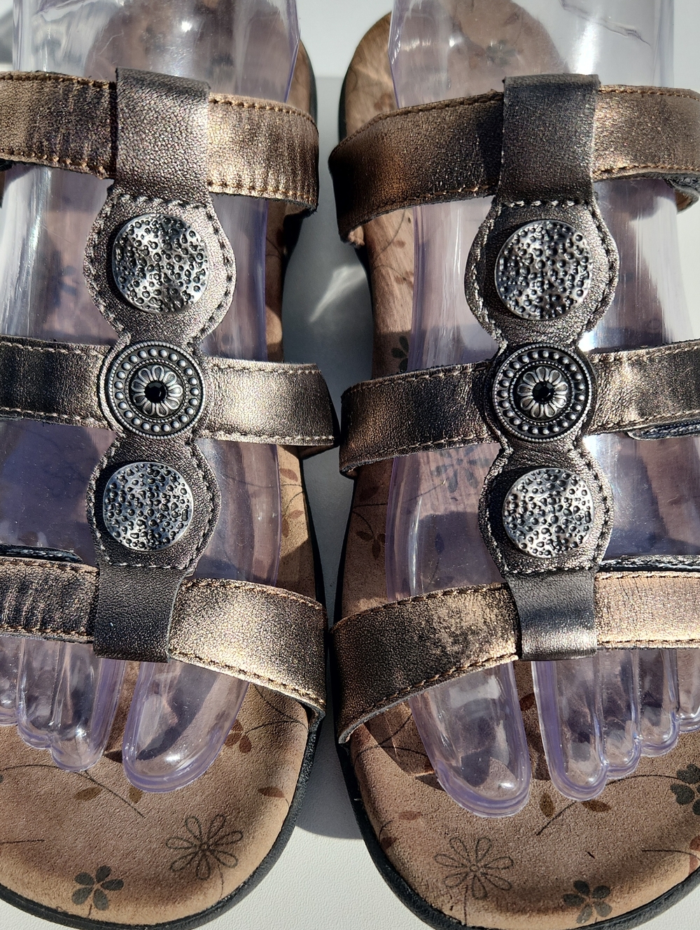 Taos Footwear Bronze Metallic Strappy Sandals